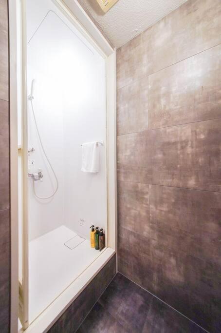 Sanacion Namba 難波千日前の5Ldk120平米 駅徒歩2分 広々バルコニーでバーベキューも可能 Appartement Osaka Buitenkant foto