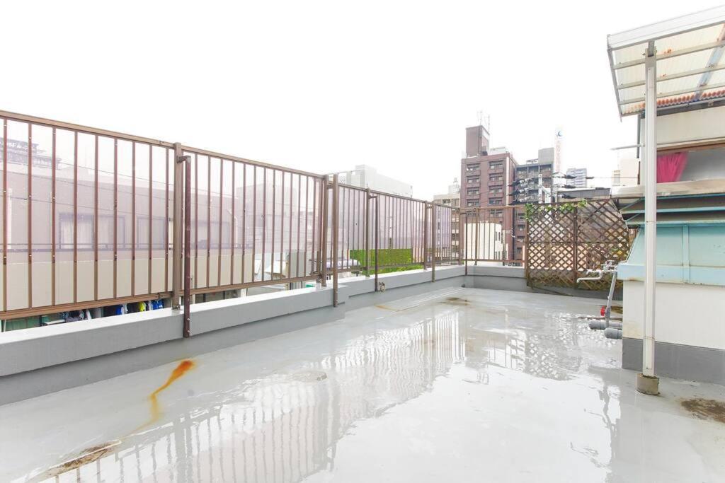 Sanacion Namba 難波千日前の5Ldk120平米 駅徒歩2分 広々バルコニーでバーベキューも可能 Appartement Osaka Buitenkant foto