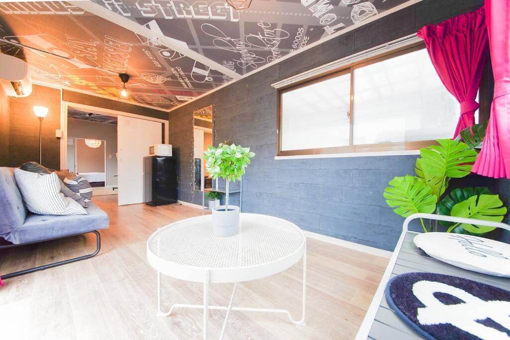 Sanacion Namba 難波千日前の5Ldk120平米 駅徒歩2分 広々バルコニーでバーベキューも可能 Appartement Osaka Buitenkant foto