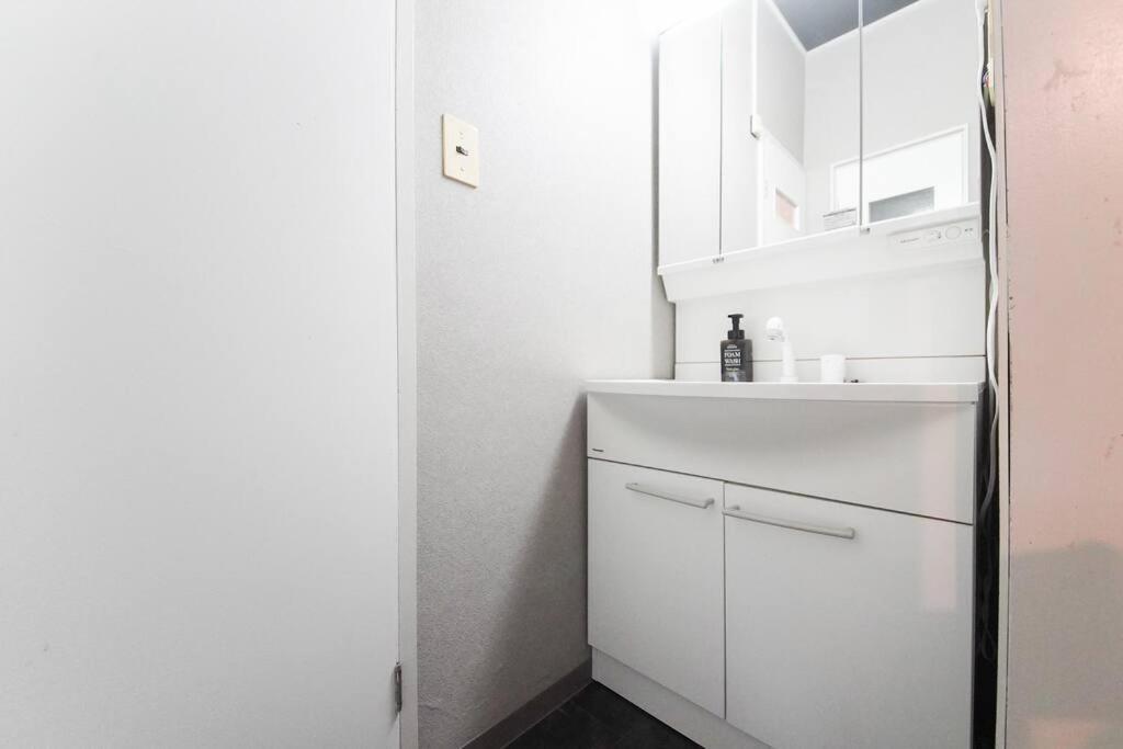 Sanacion Namba 難波千日前の5Ldk120平米 駅徒歩2分 広々バルコニーでバーベキューも可能 Appartement Osaka Buitenkant foto